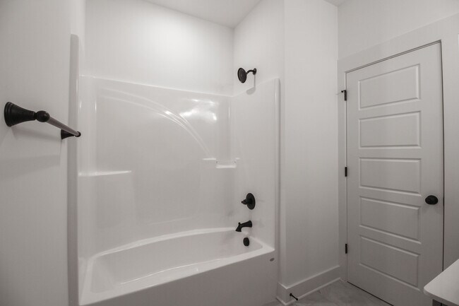 Building Photo - 2036 Warbler Dr