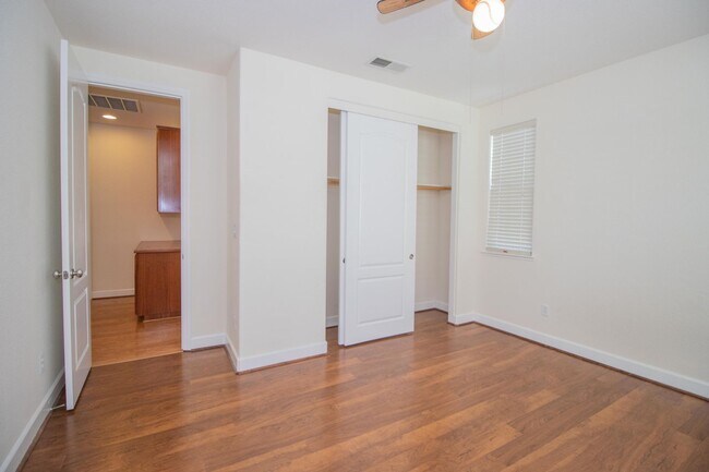 Building Photo - 4 Bedroom 3 Bathroom House | AMSI | Alexandr Metlinski