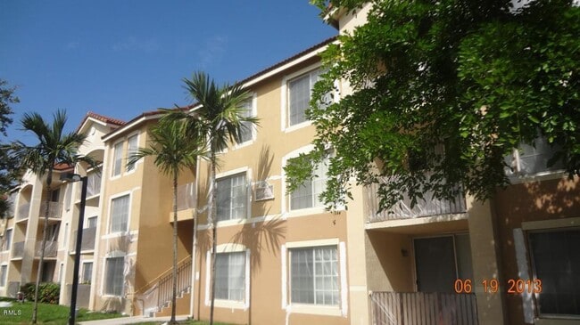 Building Photo - Boynton Beach Condominium