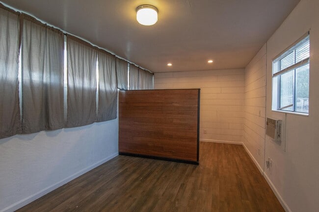 Building Photo - South Redding Duplex with Many Perks!