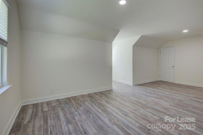 Building Photo - 3900 Rhodes Ave