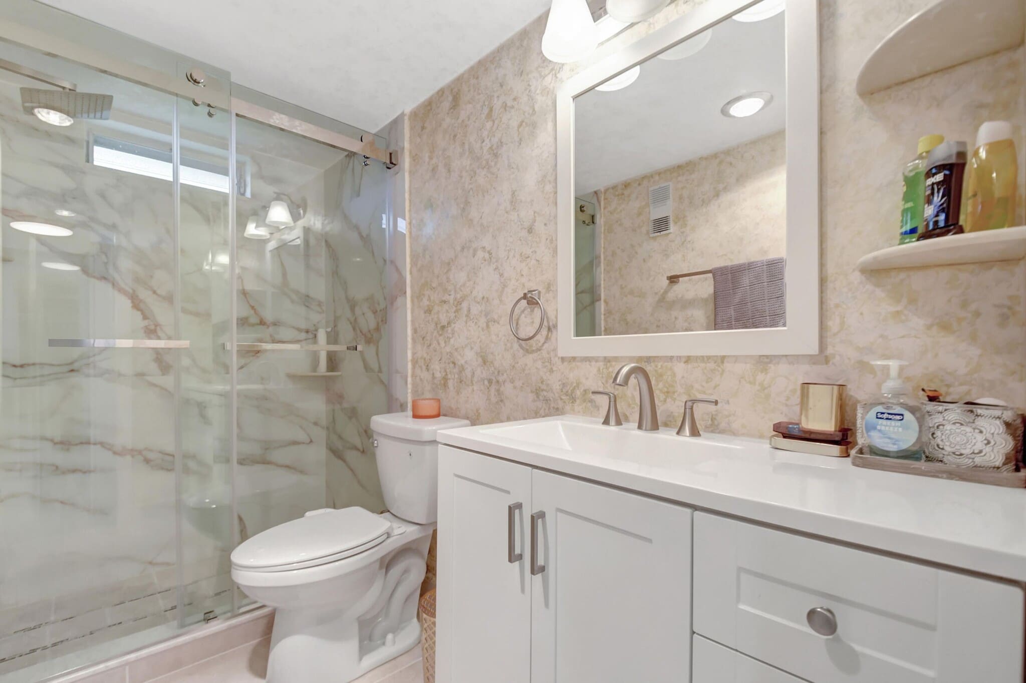 Building Photo - 2615 NE 3rd St