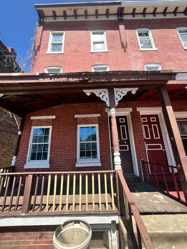 Building Photo - 822 E State St