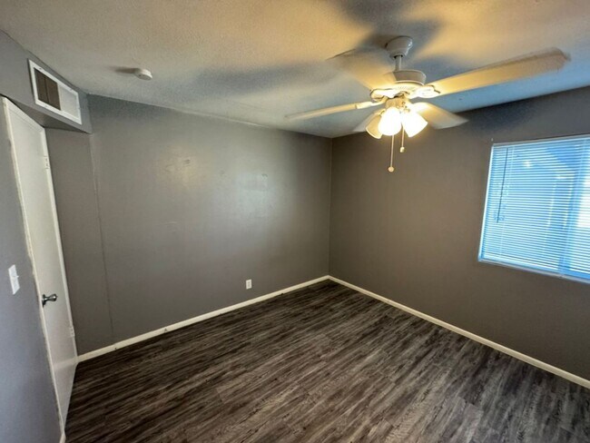 Building Photo - 1 Bedroom - 1 Bath -  Plus Office - 795 Sq...