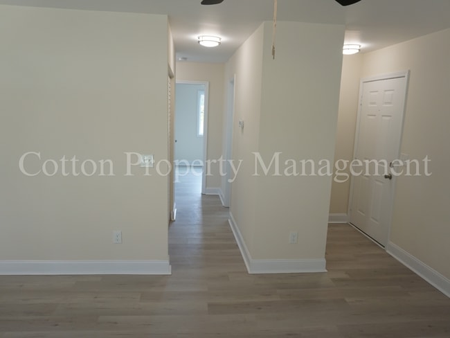 Building Photo - 2BR/1BA Beautiful Condo in Hampstead off S...