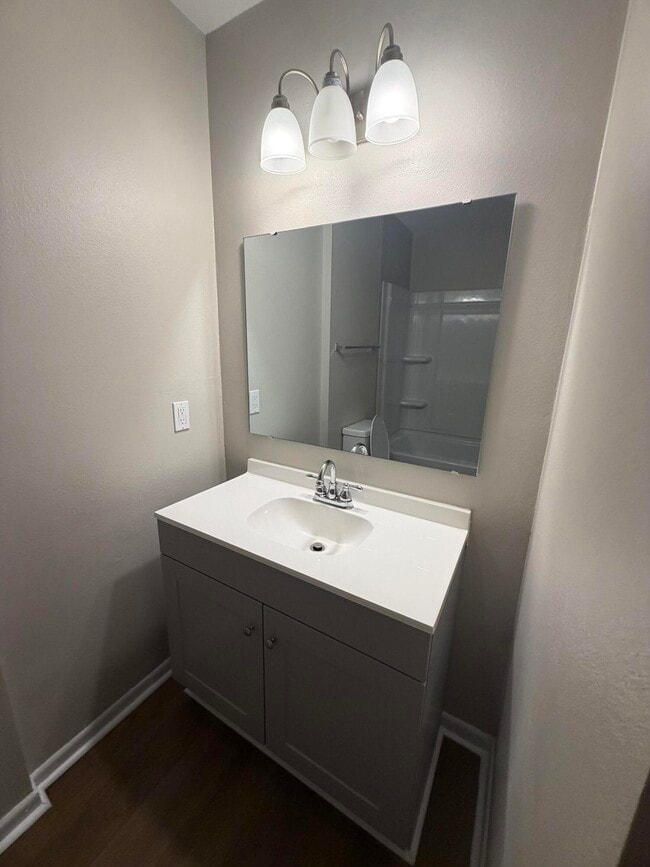 Building Photo - 124 Hampton Dr