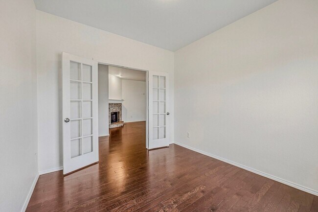 Building Photo - 512 Stableford St