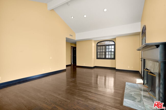 Building Photo - 1036 El Medio Ave