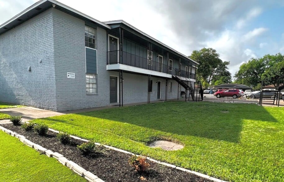 Building Photo - Hollyvale Apartments