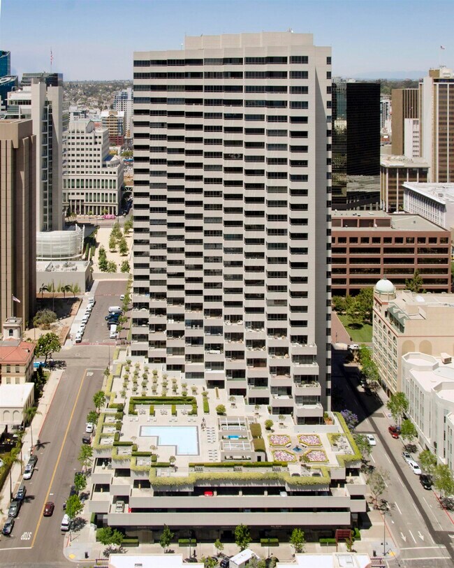 Building Photo - 700 Front St