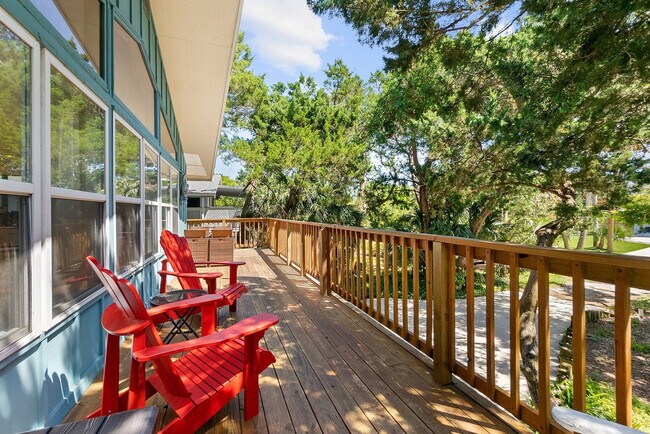 Building Photo - 152 Manresa Rd