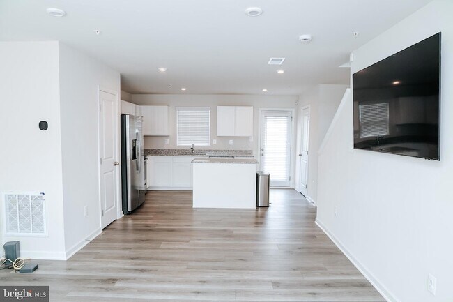 Building Photo - 118 Charlotte St