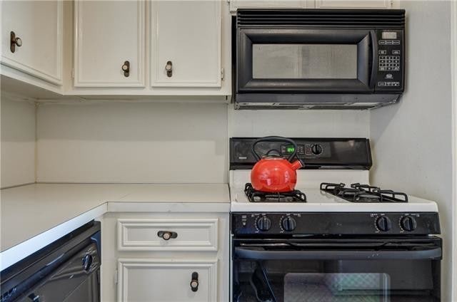 kitchen - 6950 Hillcrest Ave