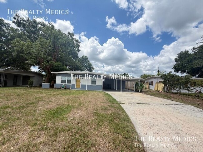 Building Photo - 3612 Surrey Dr