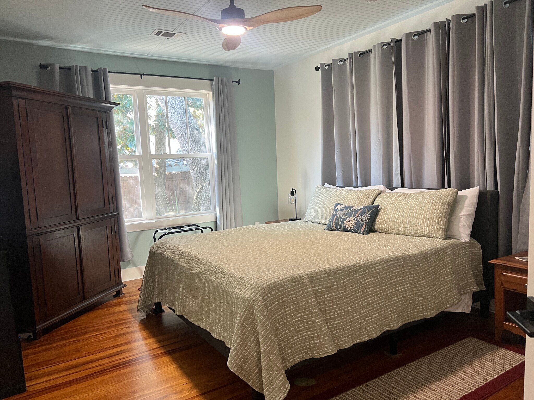 Building Photo - 201 Lovell Ave