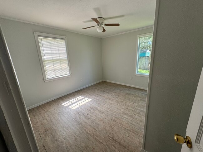 Building Photo - 1210 Live Oak Ave
