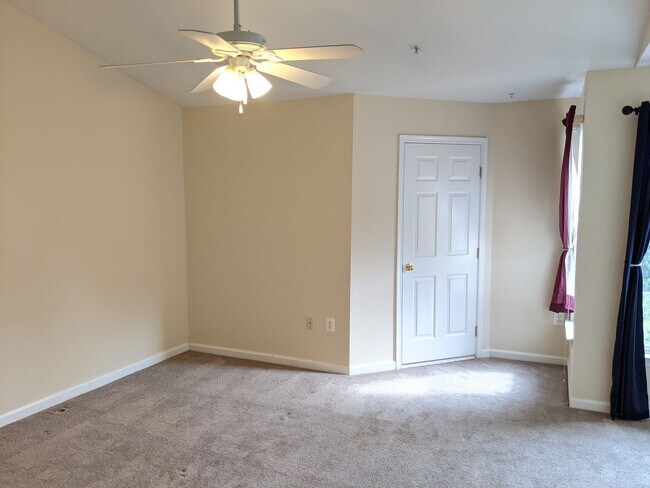 Building Photo - Townhouse in Spring Ridge community - OAKD...