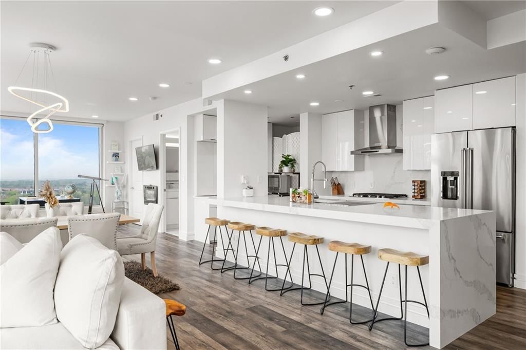 Building Photo - 3338 Peachtree Rd