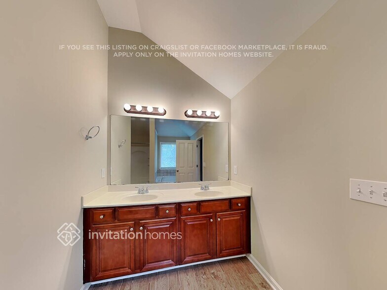 Building Photo - 4169 Kenwood Trail