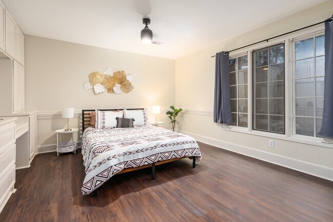Building Photo - 712 Forrest Heights Dr SE