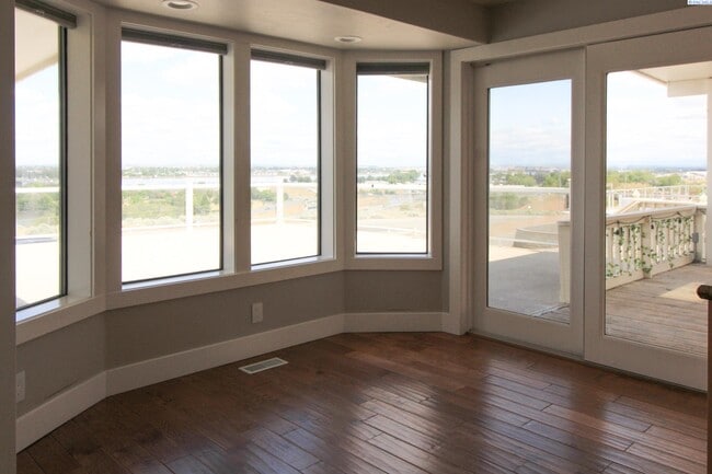 Building Photo - 4 BD, 4 BA House in Kennewick- Views of th...