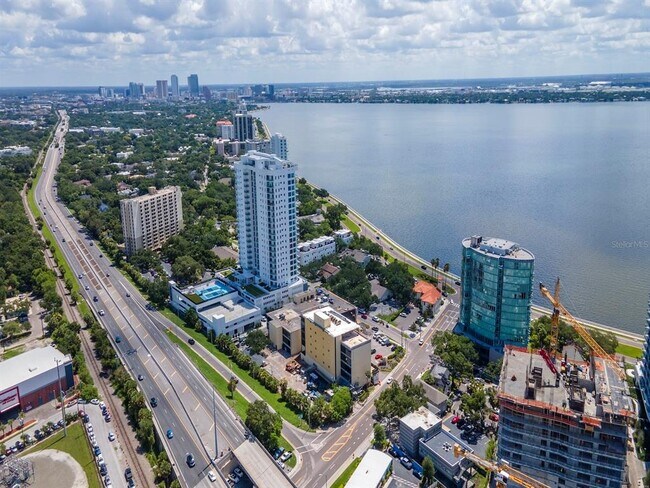 Building Photo - 2900 W Bay to Bay Blvd