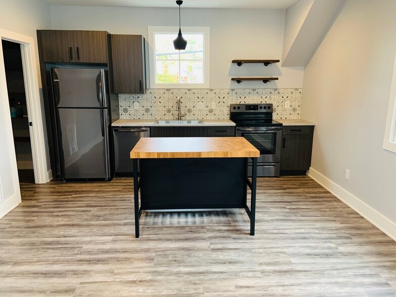 Kitchen - 1835 N Pennsylvania St