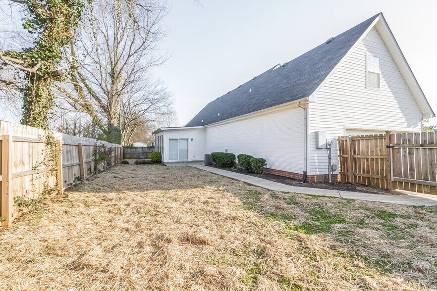 Building Photo - 3019 Overhill Ct