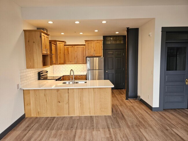 Building Photo - Genevieve Suites