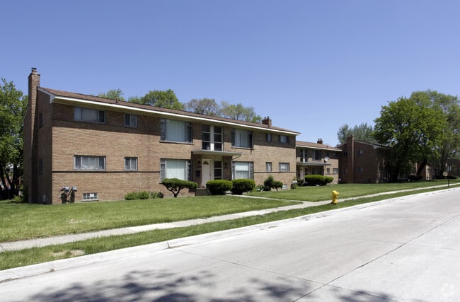 Primary Photo - Miller Greens Apartments