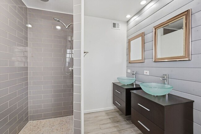 Building Photo - Pending/ Rented - Spacious 3-Bed, 2-Bath East Tucson Home with Large Yard & Open Layout