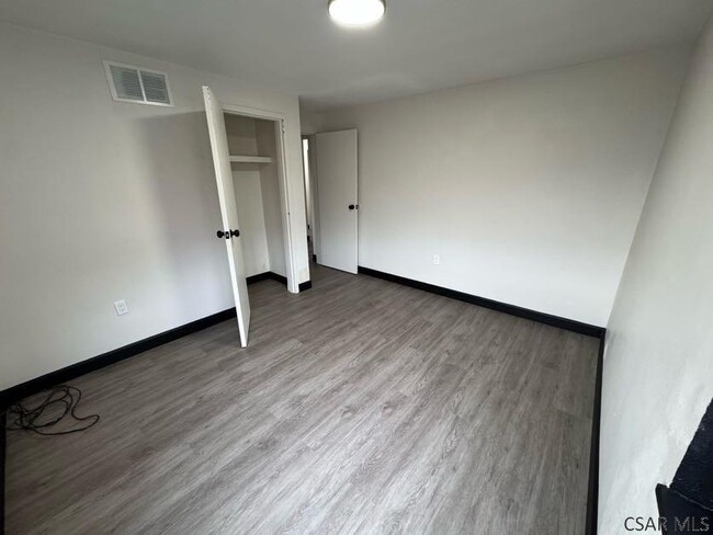 Building Photo - 1201 Heeney Ave