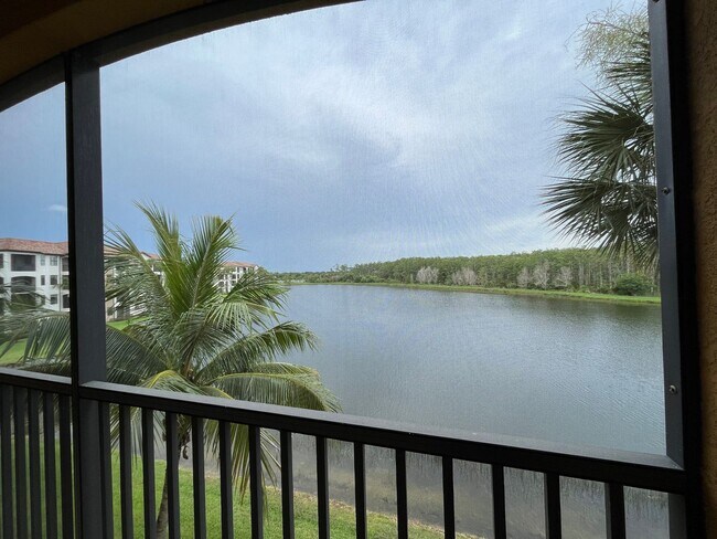 Building Photo - Beautiful 2/2 Condo in Treviso Bay w/ Tran...
