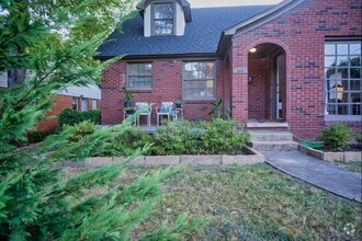 Building Photo - Wonderful Apartment in Hillcrest!