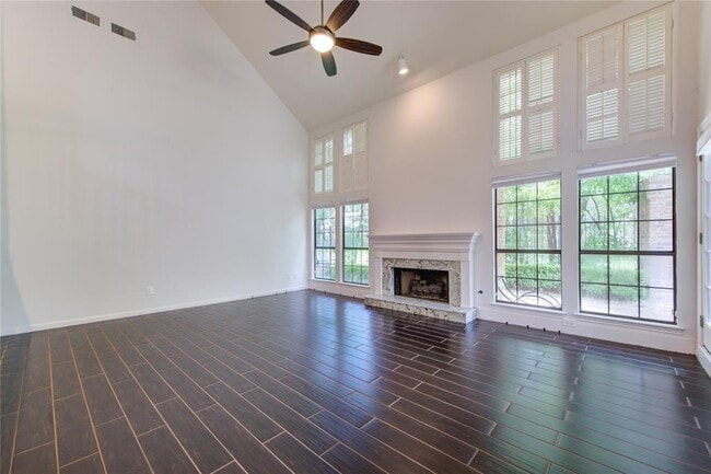 Building Photo - 25 Fairway Oaks Pl