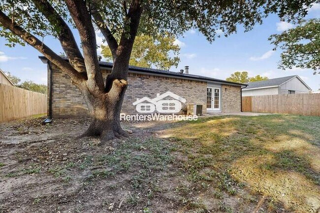 Building Photo - Completely Refreshed and ready for Move IN
