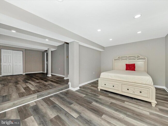 Building Photo - 12461 Quail Woods Dr