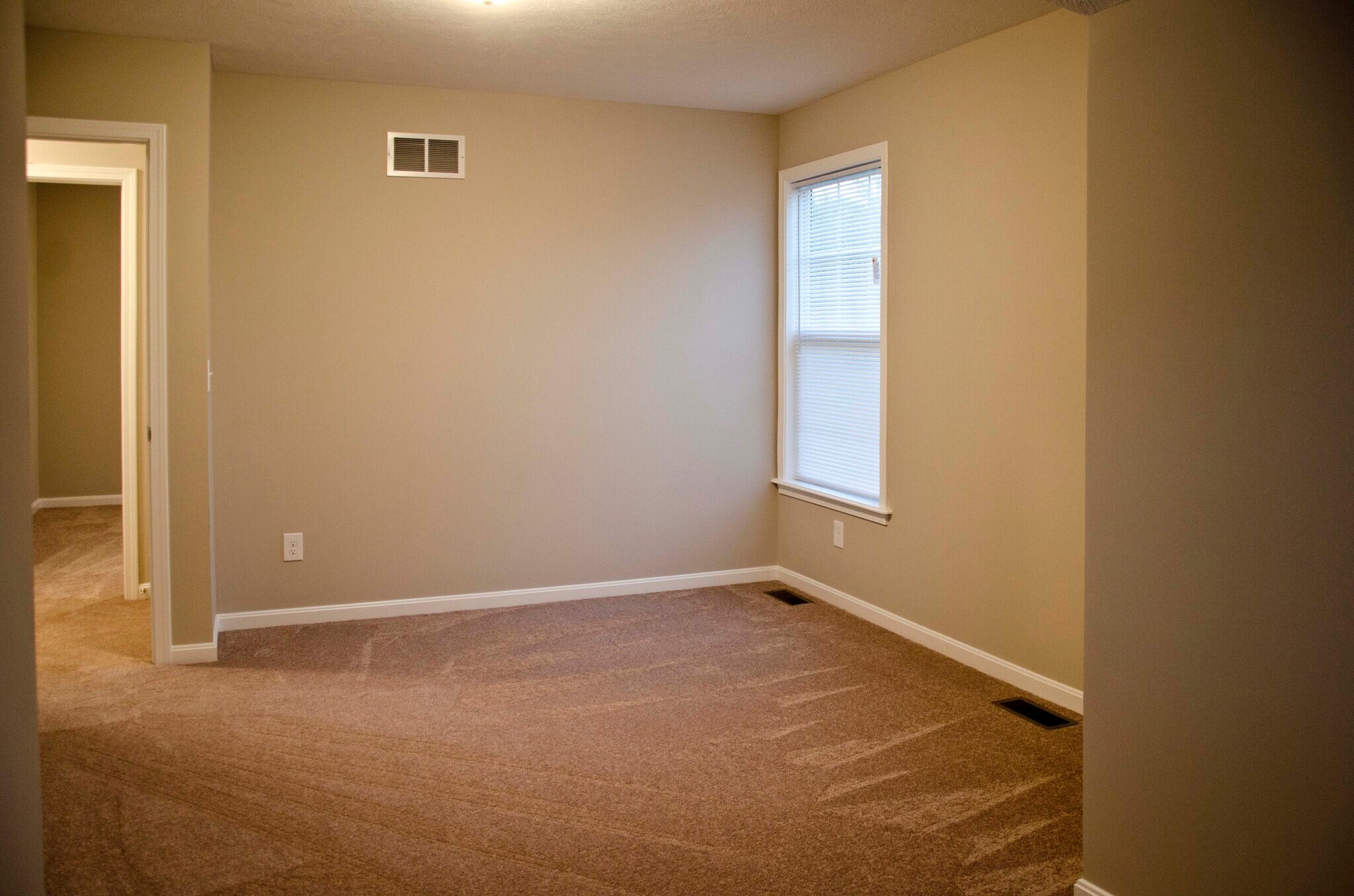 Building Photo - 1521 Meadowbrook Blvd