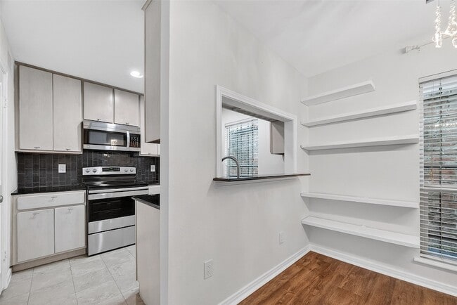 Building Photo - 3700 W Clay St