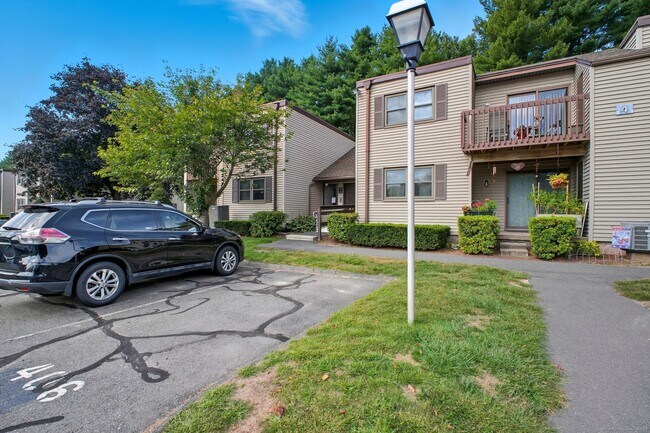Building Photo - 402 Twin Circle Dr