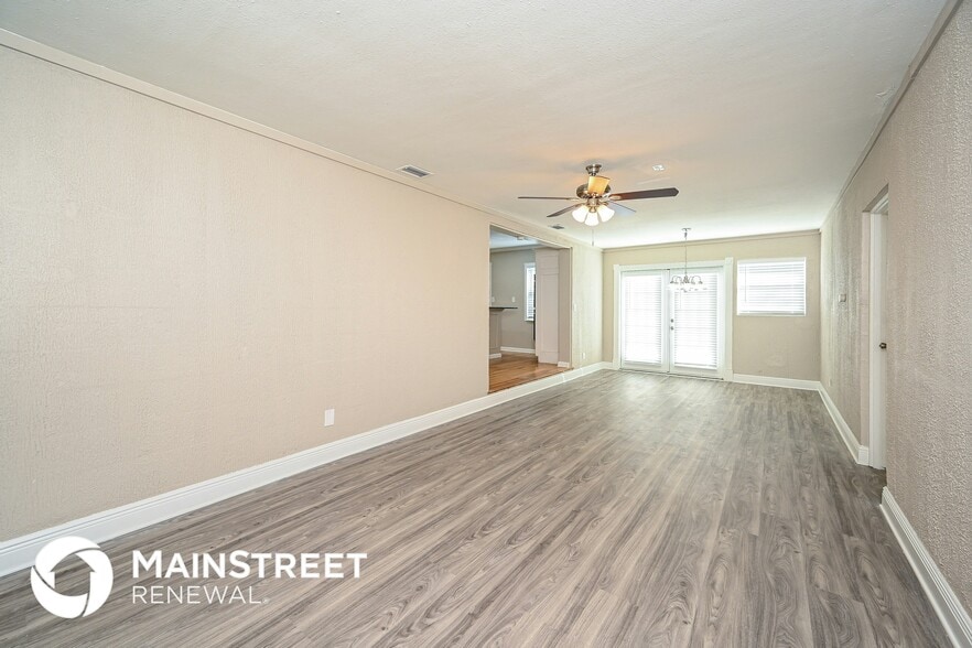 Building Photo - 3750 28th Ave N