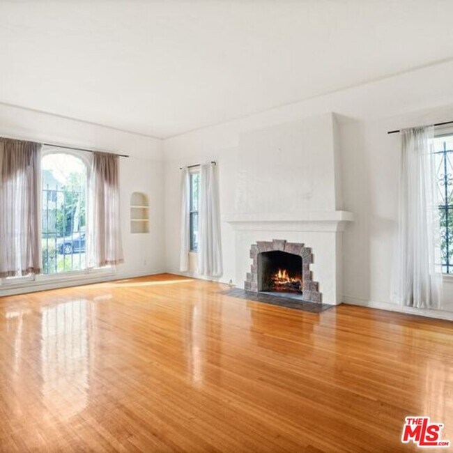 Building Photo - 1240 S Crescent Heights Blvd