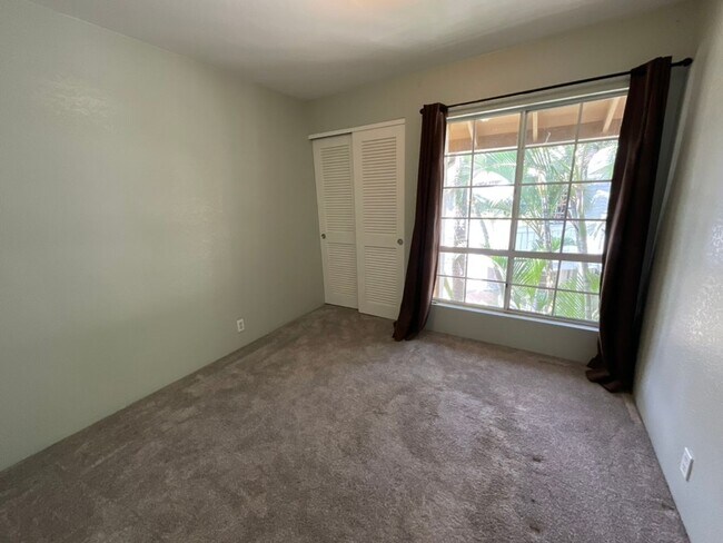Building Photo - 645 Mananai Pl