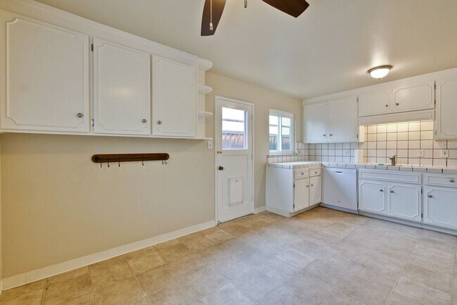 Building Photo - Wow! What a Great Home! Available Soon!