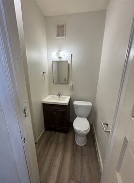 Building Photo - 125 N Van Buren St