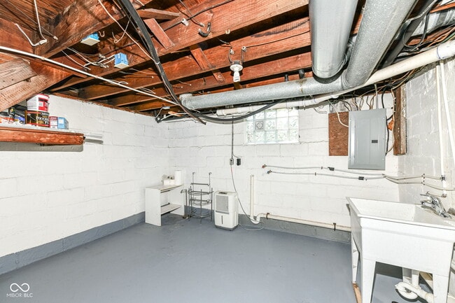 Building Photo - 6038 N College Ave