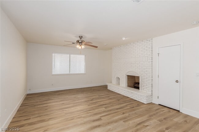 Building Photo - 861 Vegas Valley Dr