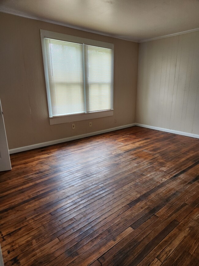 Building Photo - 2703 Linwood St