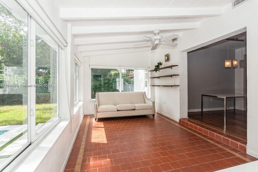 Building Photo - 1225 Tangier St