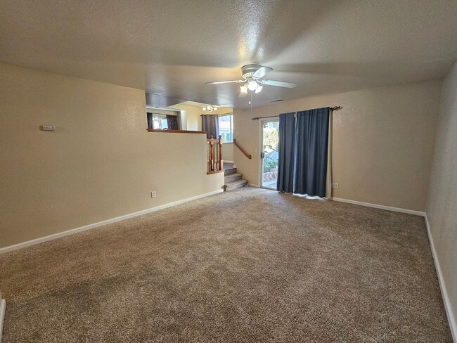 Building Photo - Large 4 bedroom two story in east Modesto!